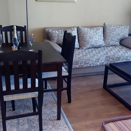 One-bedroom Private In Royal Beach