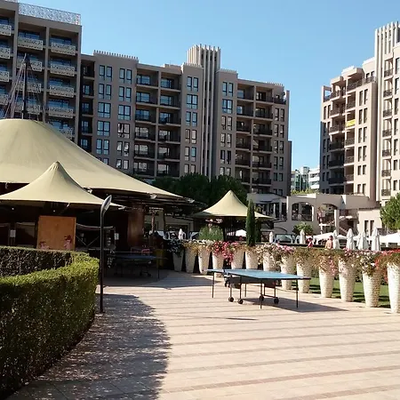 One-bedroom Private In Royal Beach